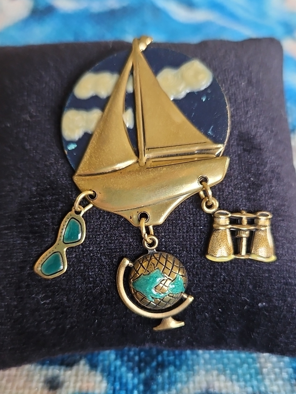 Vintage World Travelers Brooch